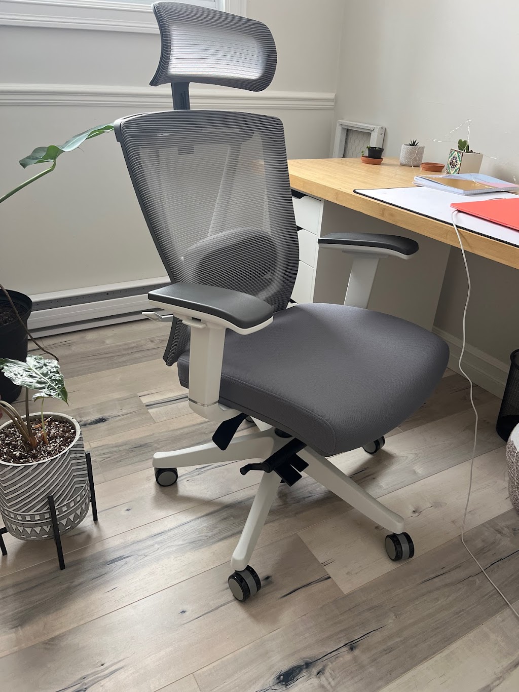 EFFYDESK | 2440 Canoe Ave #110, Coquitlam, BC V3K 6C2, Canada | Phone: (604) 715-7577