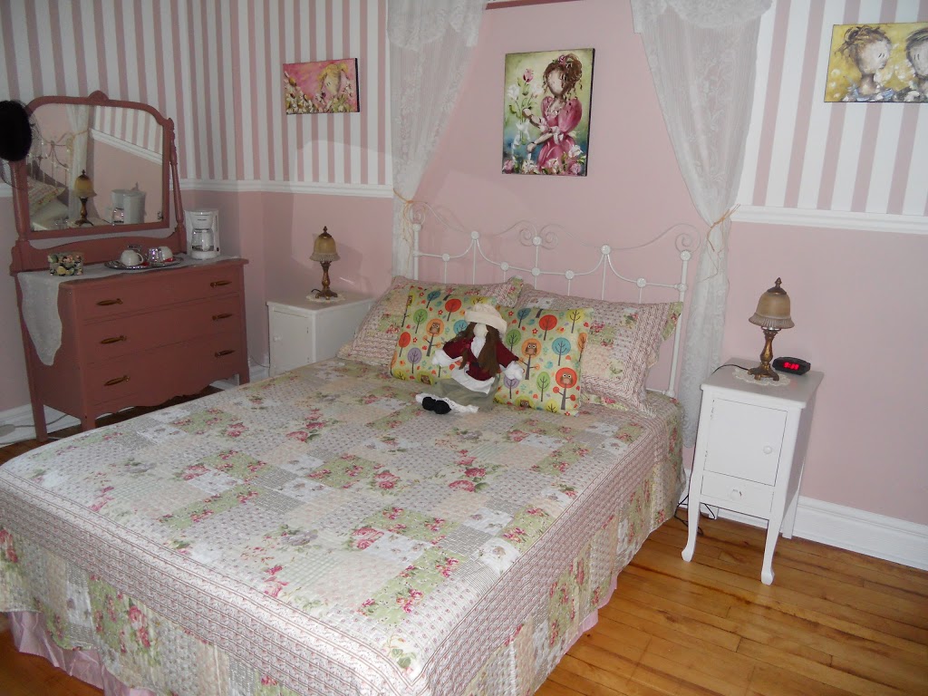 Gîte Maison Marie-Rose | 944 Rue Notre-Dame, Champlain, QC G0X 1C0, Canada | Phone: (819) 619-0223