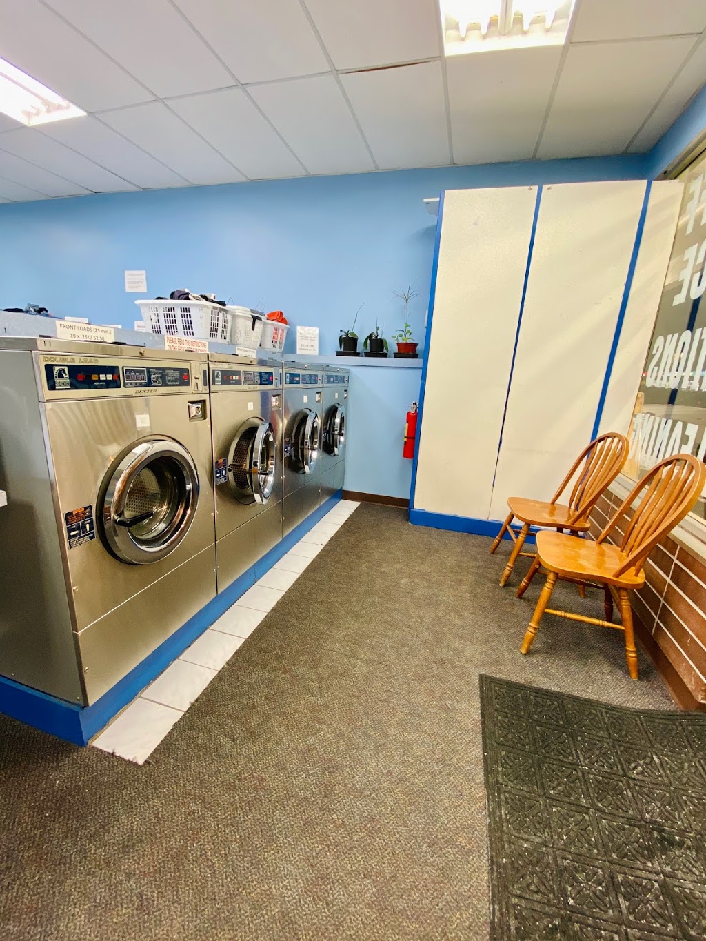 Lynn Valley Laundromat | 1268A Lynn Valley Rd, North Vancouver, BC V7J 2A3, Canada | Phone: (604) 986-1280