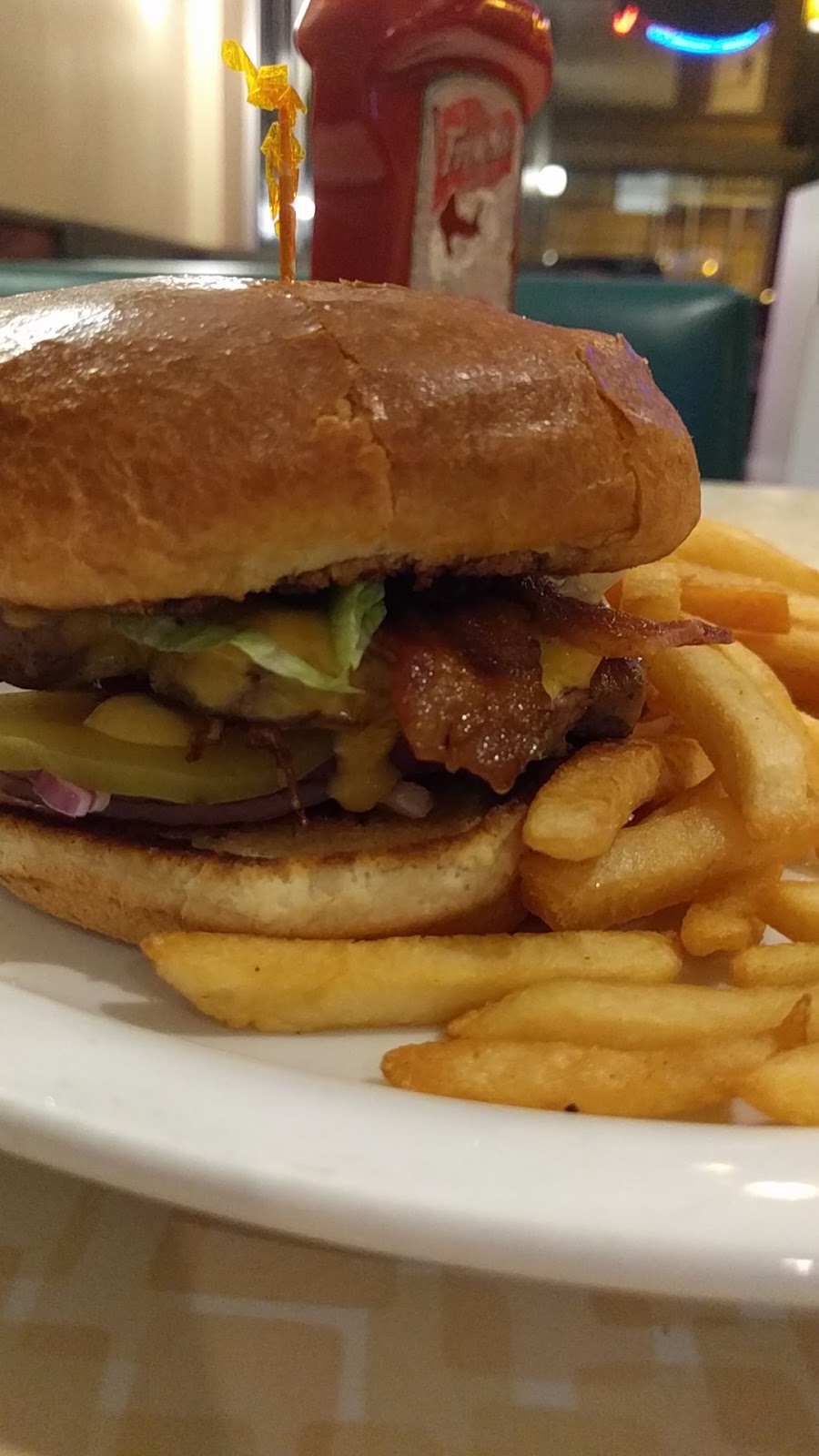 Thamesville Fast & Fresh Deli & Poutinery & Pizzeria | 73 London Rd, Thamesville, ON N0P 2K0, Canada | Phone: (519) 692-3333