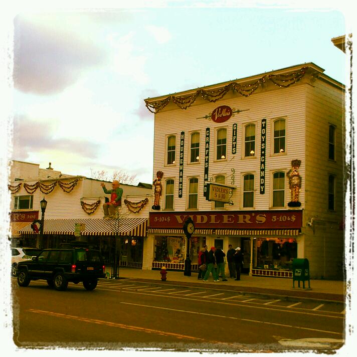 Vidlers 5 & 10, Inc. | 676 - 694 Main St, East Aurora, NY 14052, USA | Phone: (716) 652-0481