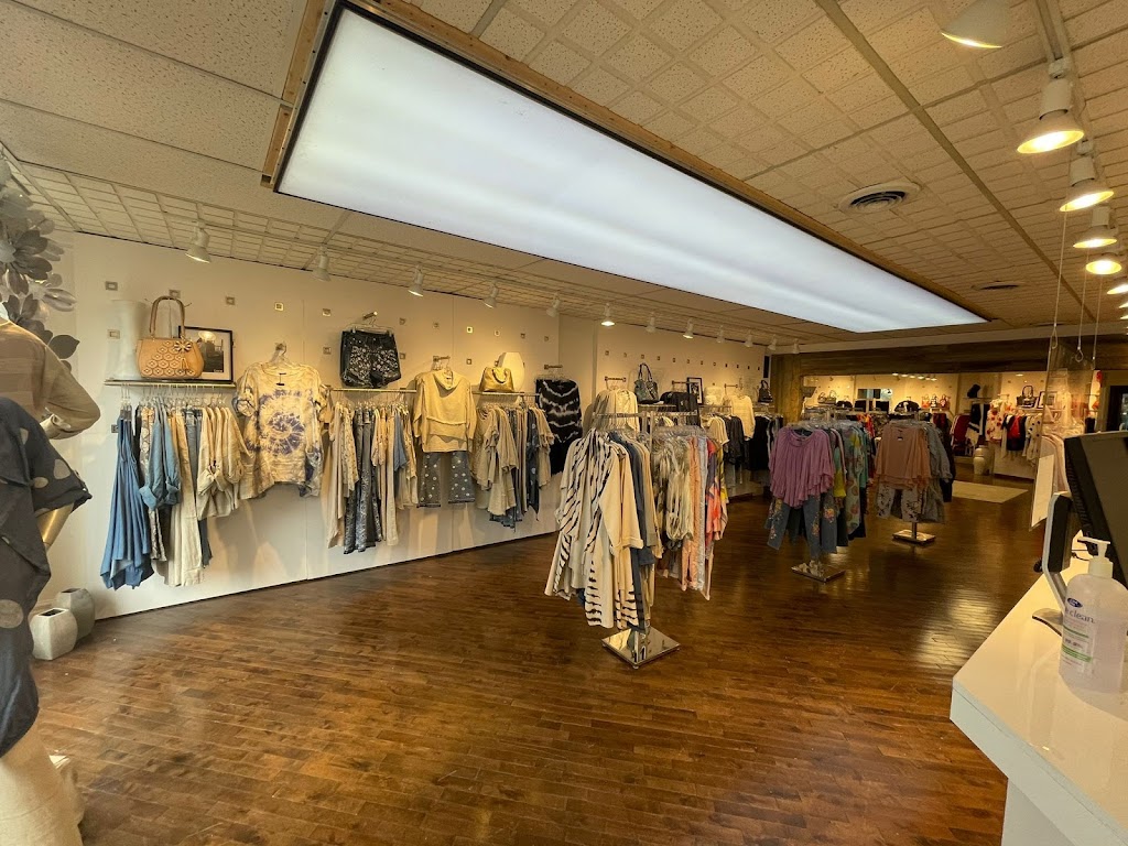 Lace Sainte Anne | 92 Rue Ste Anne, Sainte-Anne-de-Bellevue, QC H9X 1L8, Canada | Phone: (514) 457-6798