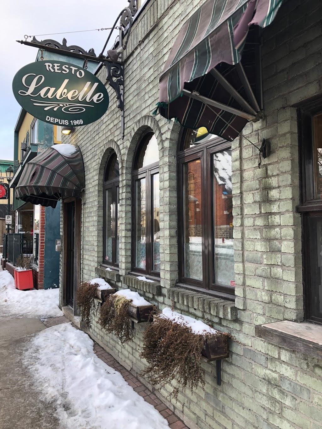 Restaurant Labelle | 384 Rue Principale, Lachute, QC J8H 1Y2, Canada | Phone: (450) 562-8230