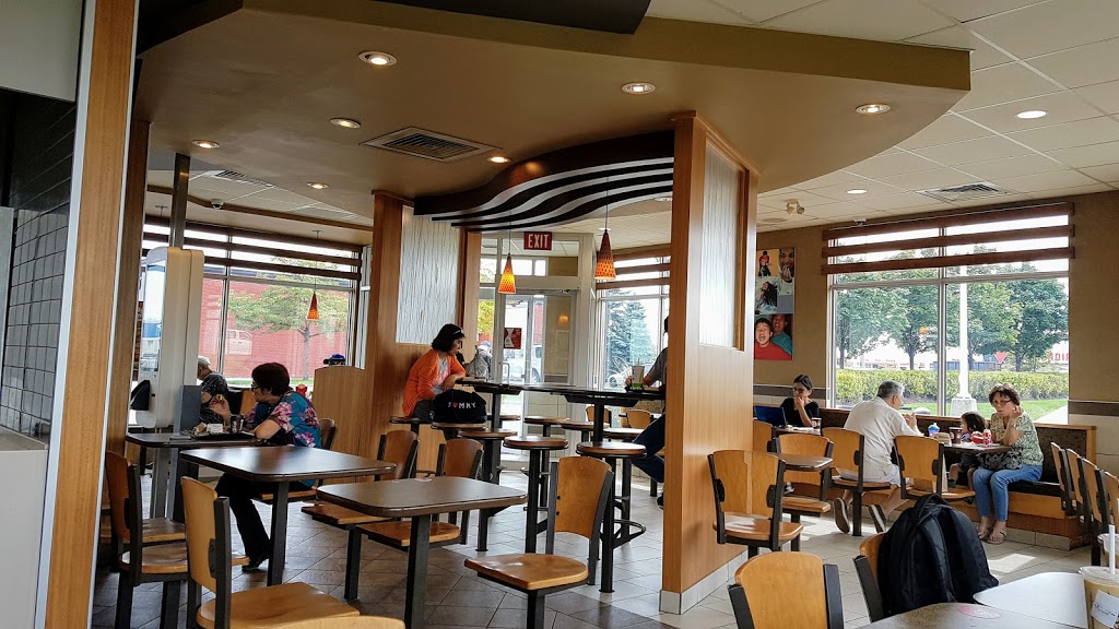 McDonalds | 5995 Mavis Rd, Mississauga, ON L5R 3T7, Canada | Phone: (905) 712-4335