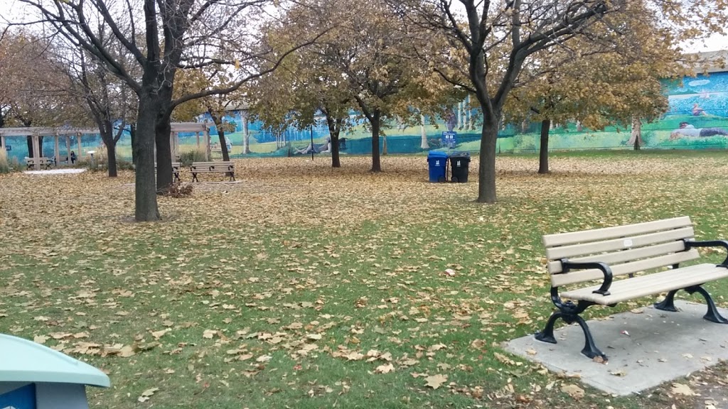 Bathurst-Wilson Parkette | 3749 Bathurst St, Toronto, ON M3H, Canada | Phone: (416) 338-4386