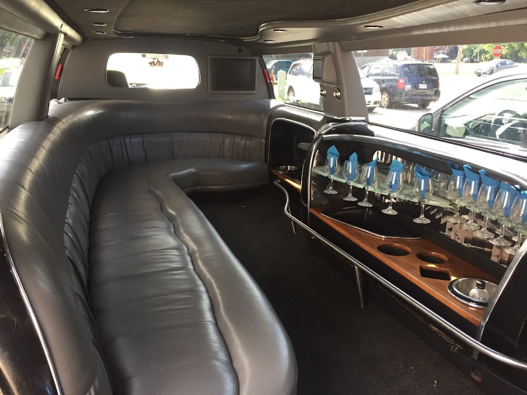Vincents Taxi & Limousine | 61 Barry Ave, Renfrew, ON K7V 3N9, Canada | Phone: (613) 432-2921