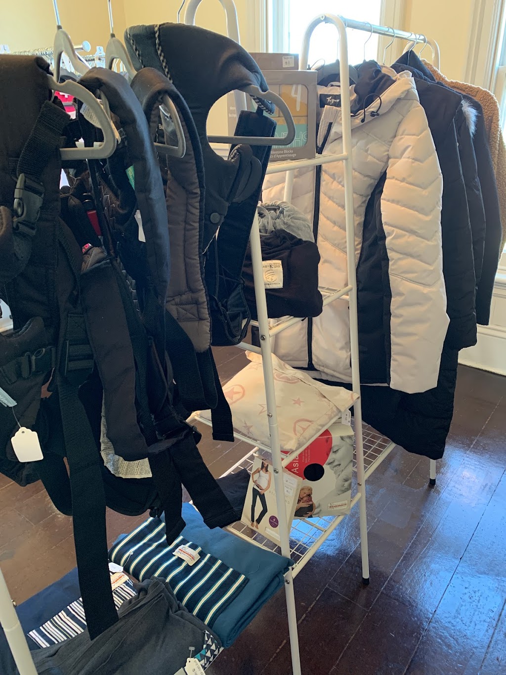 Mom to Mom Maternity Wear | 2449 ON-11, Oro-Medonte, ON L4N 7R9, Canada | Phone: (705) 791-8729