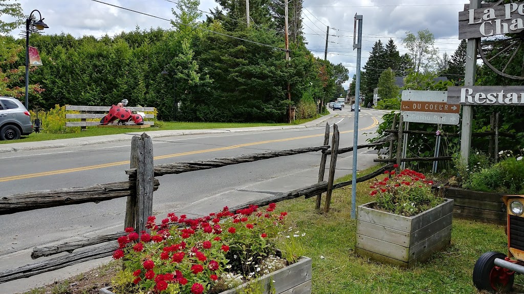 La Petite Charrette | 1999 Chemin du Village, Saint-Adolphe-dHoward, QC J0T 2B0, Canada | Phone: (819) 714-0077