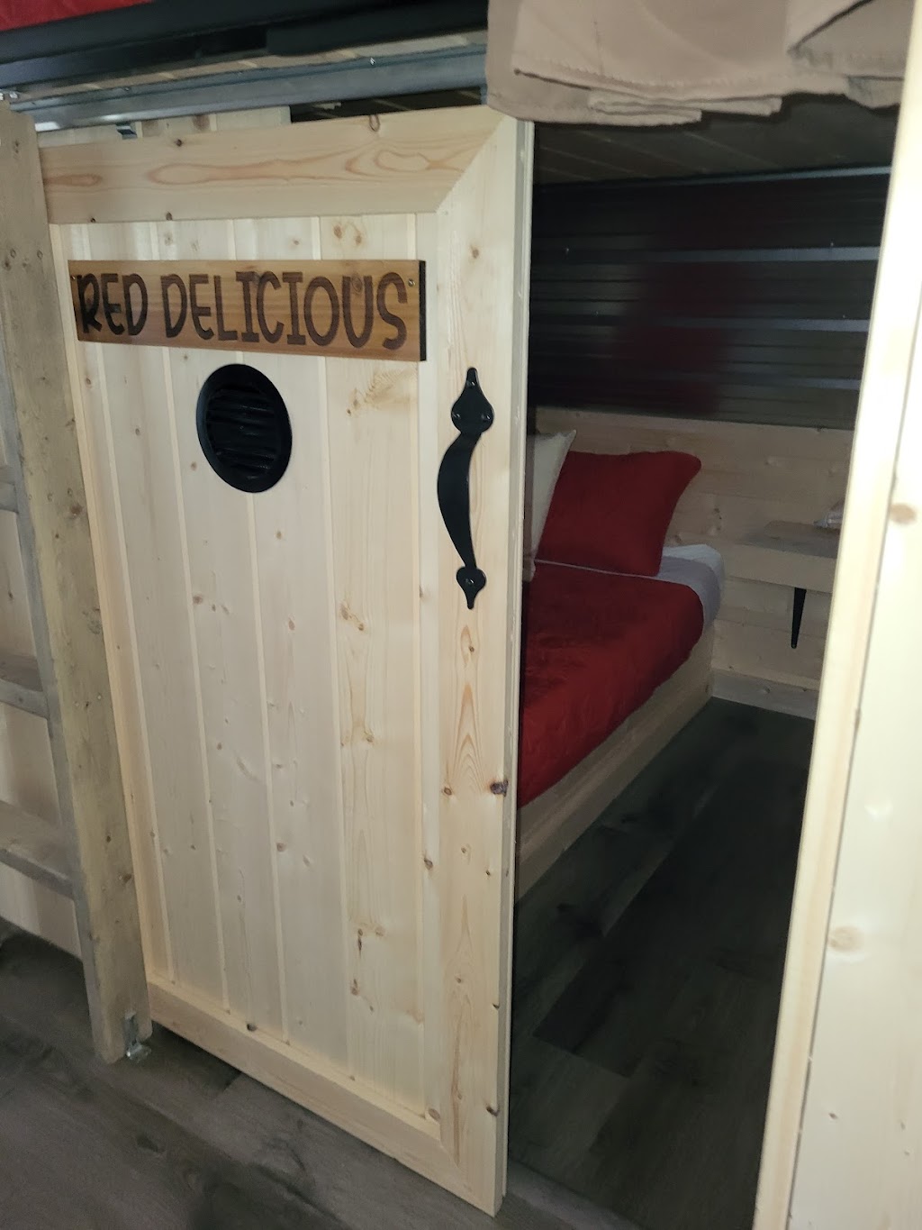 The Orchard (Hostel Private Bunks) | 4999 Highway 93, 1 B 27 Unit, Radium Hot Springs, BC V0A 1M0, Canada | Phone: (250) 347-0011