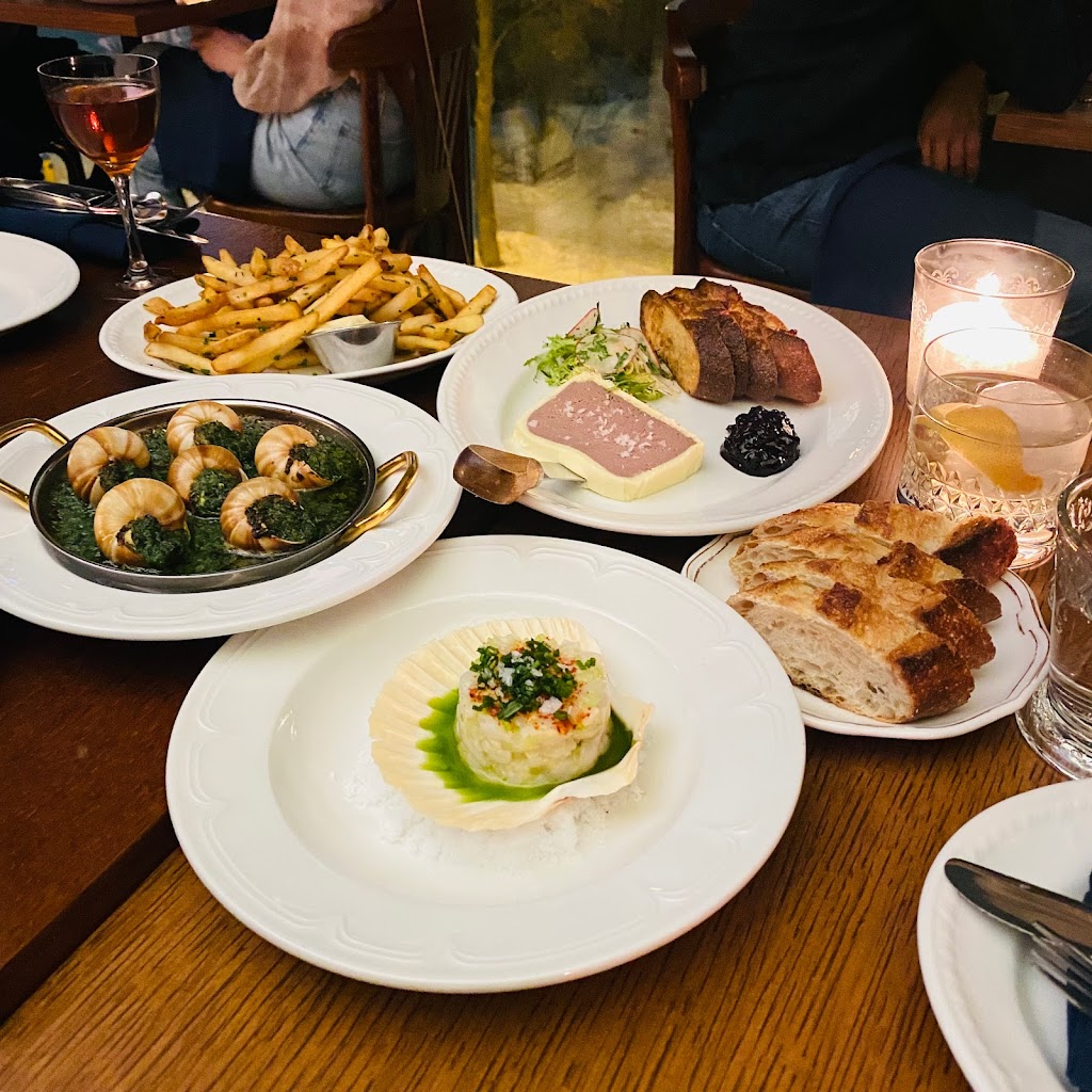 La Petite Iza | 10926 88 Ave NW 3rd floor, Edmonton, AB T6G 0Z1, Canada | Phone: (780) 435-0083