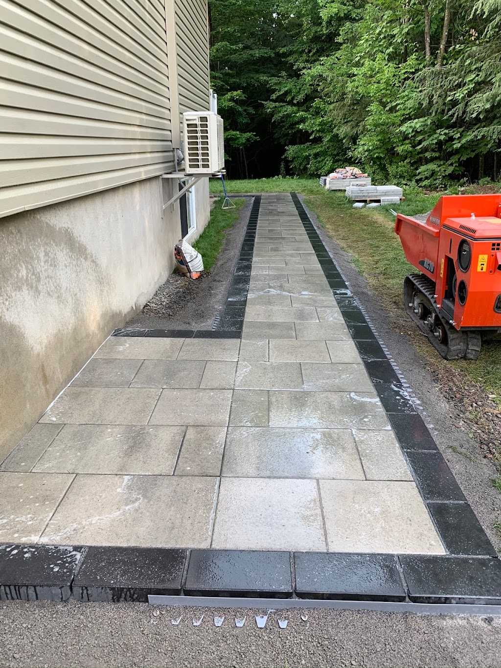 PAVÉ DU NORD ( PAVÉ-UNI ) | 103 Chem. des Pins, Sainte-Anne-des-Lacs, QC J0R 1B0, Canada | Phone: (450) 858-2849