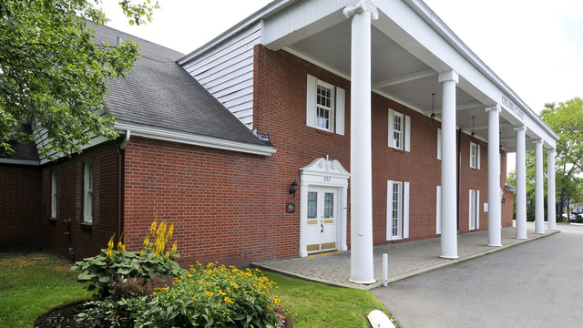 Résidences funéraires Collins Clarke MacGillivray White Funeral  | 222, Autoroute 20, Pointe-Claire, QC H9S 3X6, Canada | Phone: (514) 483-1870