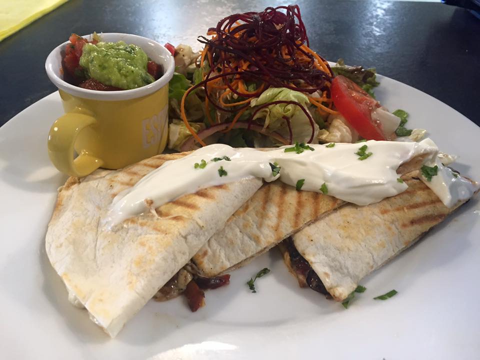 BEEZ Dejeuner-Diner | 1463 Boulevard Lionel-Boulet suite108, Varennes, QC J3X 1P7, Canada | Phone: (450) 929-0923