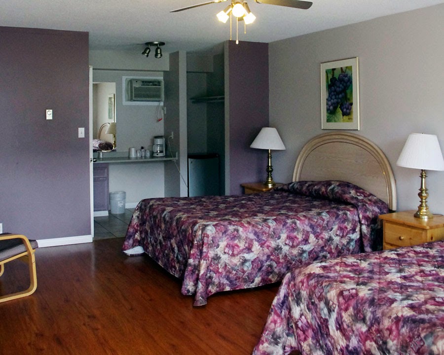 Golden Sands Resort Motel | 1028 Lakeshore Dr, Penticton, BC V2A 1C1, Canada | Phone: (250) 492-4210