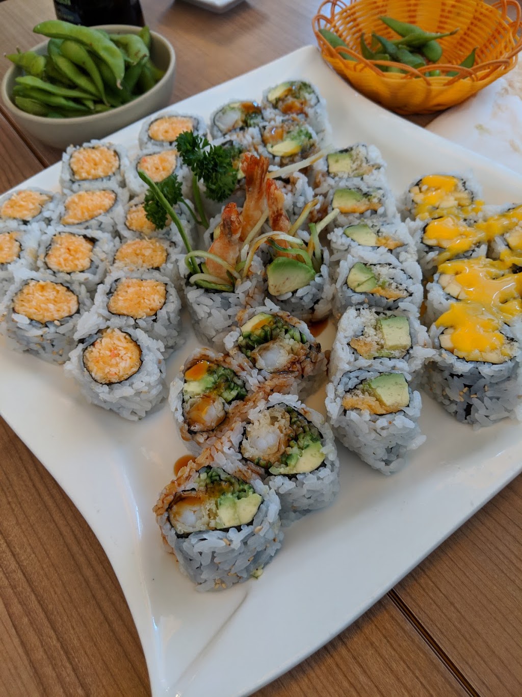 Maki Zushi | 15 Ringwood Dr, Whitchurch-Stouffville, ON L4A 8C1, Canada | Phone: (905) 591-2646