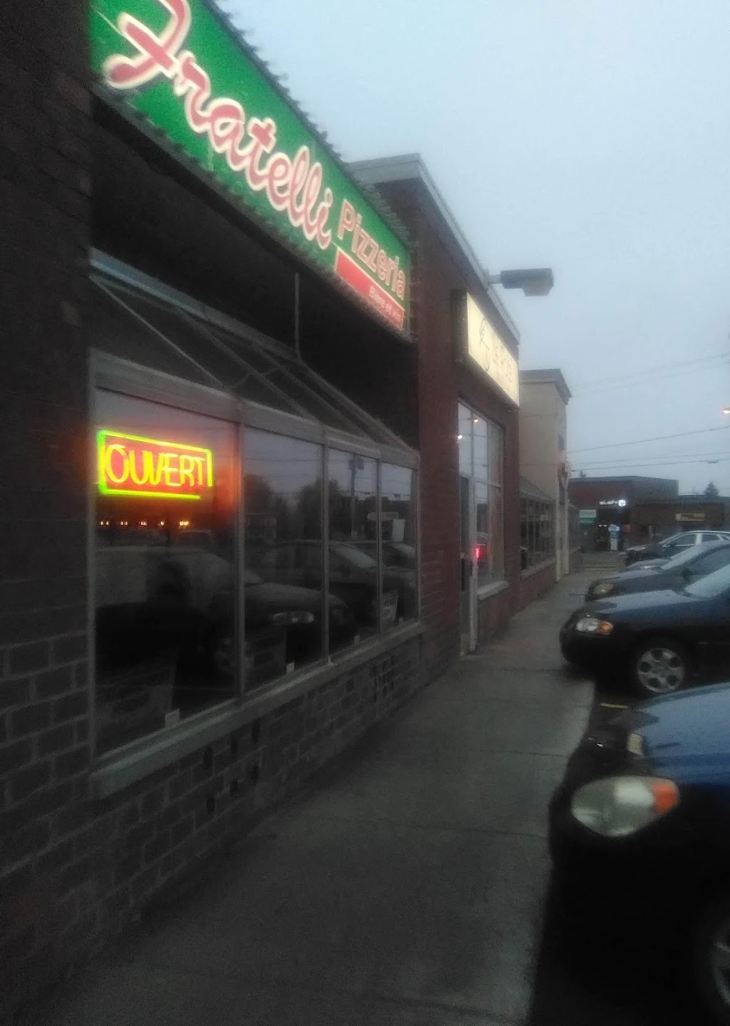 Pizzeria Fratelli | 725 Rue Principale, Granby, QC J2G 2Y6, Canada | Phone: (450) 375-7355