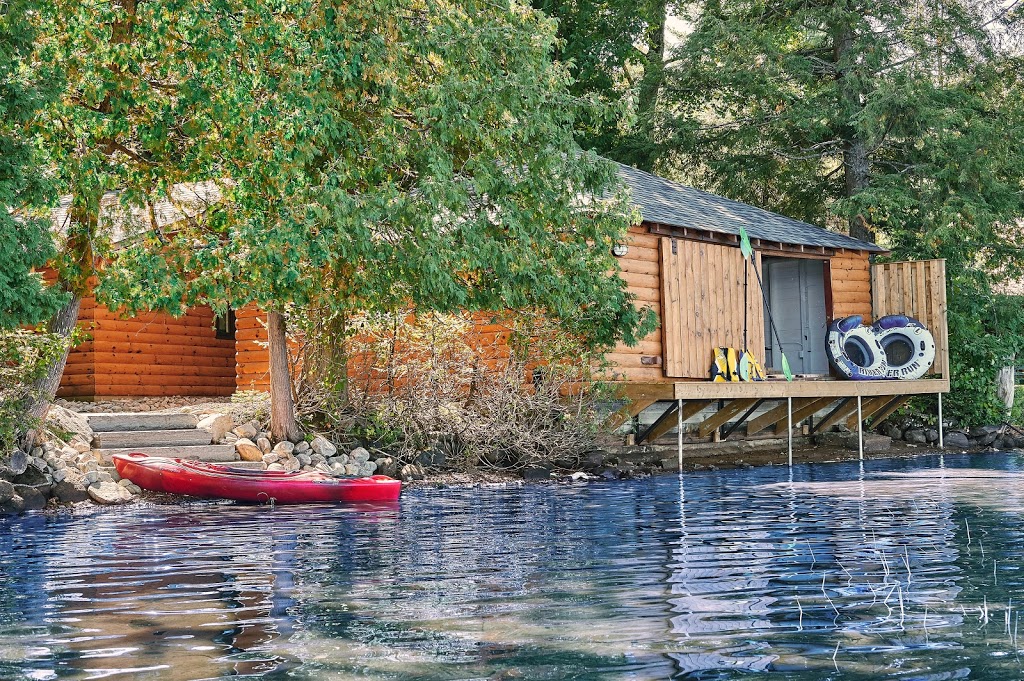 The Haliburton Post House | 1297 Kashagawigamog Lake Rd, Minden, ON K0M 2K0, Canada | Phone: (416) 432-4058