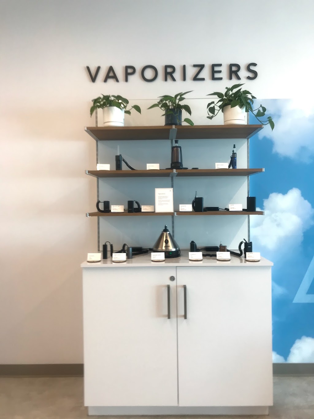 Delta 9 Cannabis Store | 1615 Regent Ave W Unit 655, Winnipeg, MB R2C 5C6, Canada | Phone: (204) 224-7398