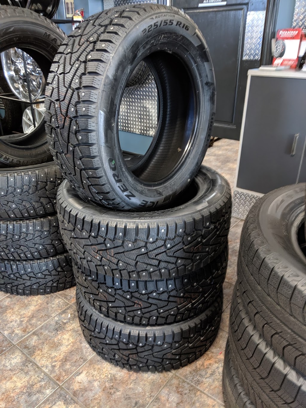 Entrepot du Pneu - Pneu Select | 201 Boulevard Fiset, Sorel-Tracy, QC J3P 3P3, Canada | Phone: (450) 746-2700
