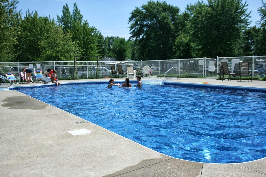 Camping Plage Venise | 94 Avenue de Venise E, Venise-en-Québec, QC J0J 2K0, Canada | Phone: (514) 979-5325
