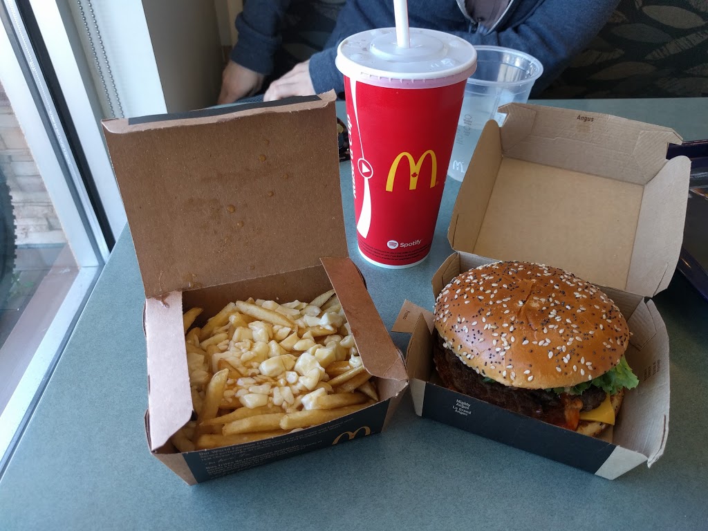McDonalds | 6675 Mary Ellen Dr, Nanaimo, BC V9V 1T7, Canada | Phone: (250) 390-7000