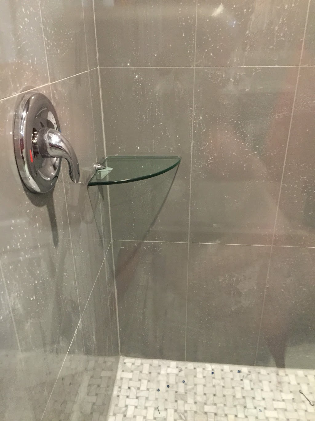 FRAMELESS SHOWER DOORS AND ENCLOSURES | 2555 Cobbinshaw Cir, Mississauga, ON L5N 2G2, Canada | Phone: (416) 579-3377