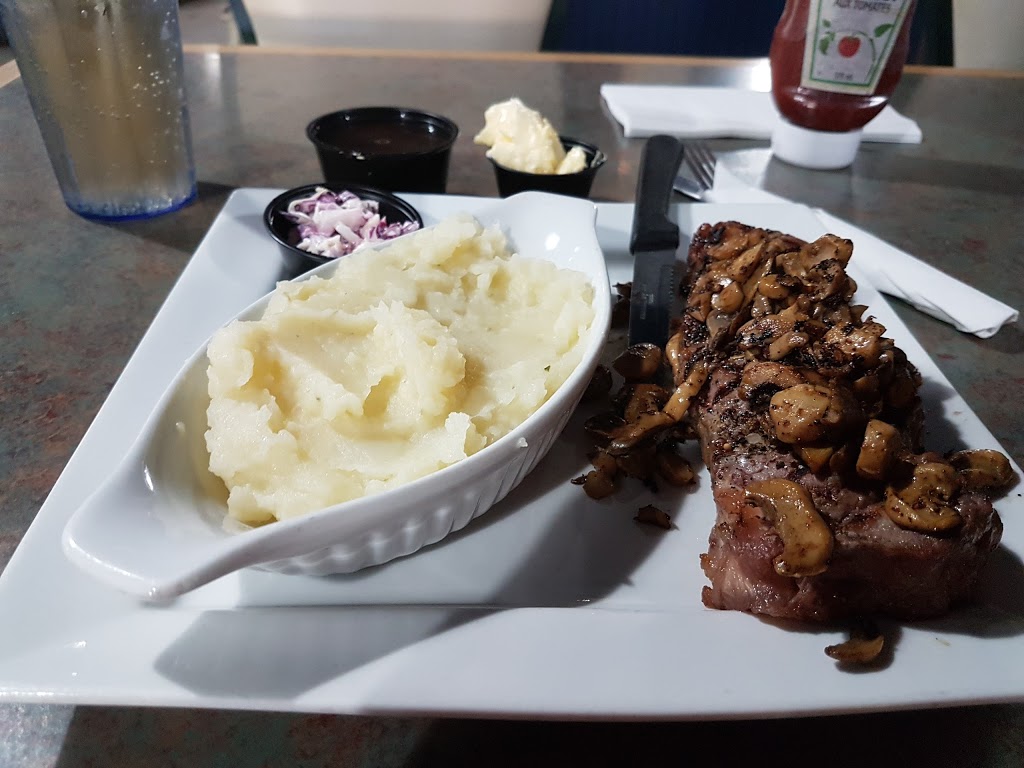 The Lighthouse Restaurant And Pub | 36 Robinson St, Port Burwell, ON N0J 1T0, Canada | Phone: (519) 874-4112