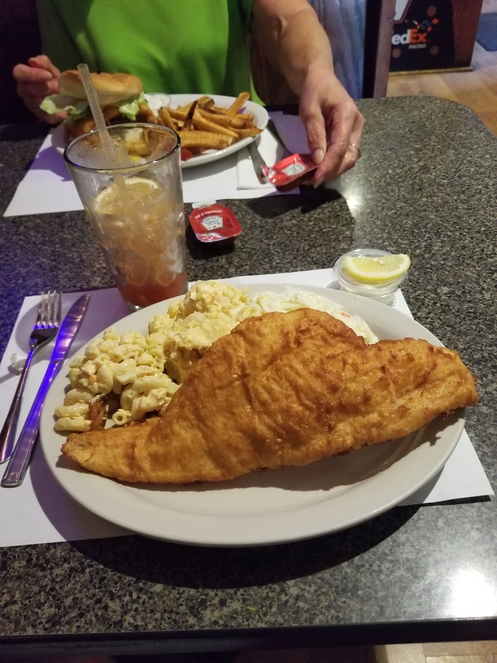 Genes Junkyard Bar & Grill | 501 Young St, Tonawanda, NY 14150, USA | Phone: (716) 743-1866