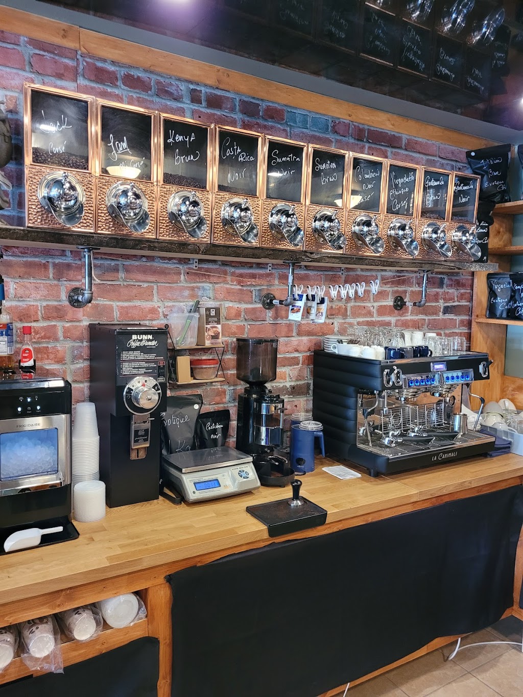 Exotique café | 39 Rue Alphonse-Desjardins, Salaberry-de-Valleyfield, QC J6S 2M2, Canada | Phone: (450) 747-1475