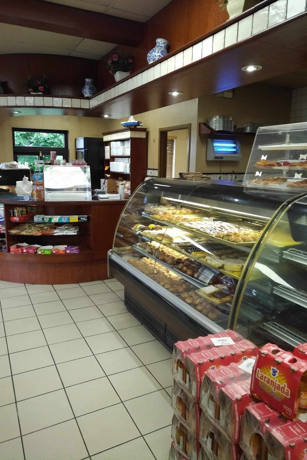 Silvas Portuguese Bakery | Cambridge, ON N1R 8K9, Canada | Phone: (519) 622-7042