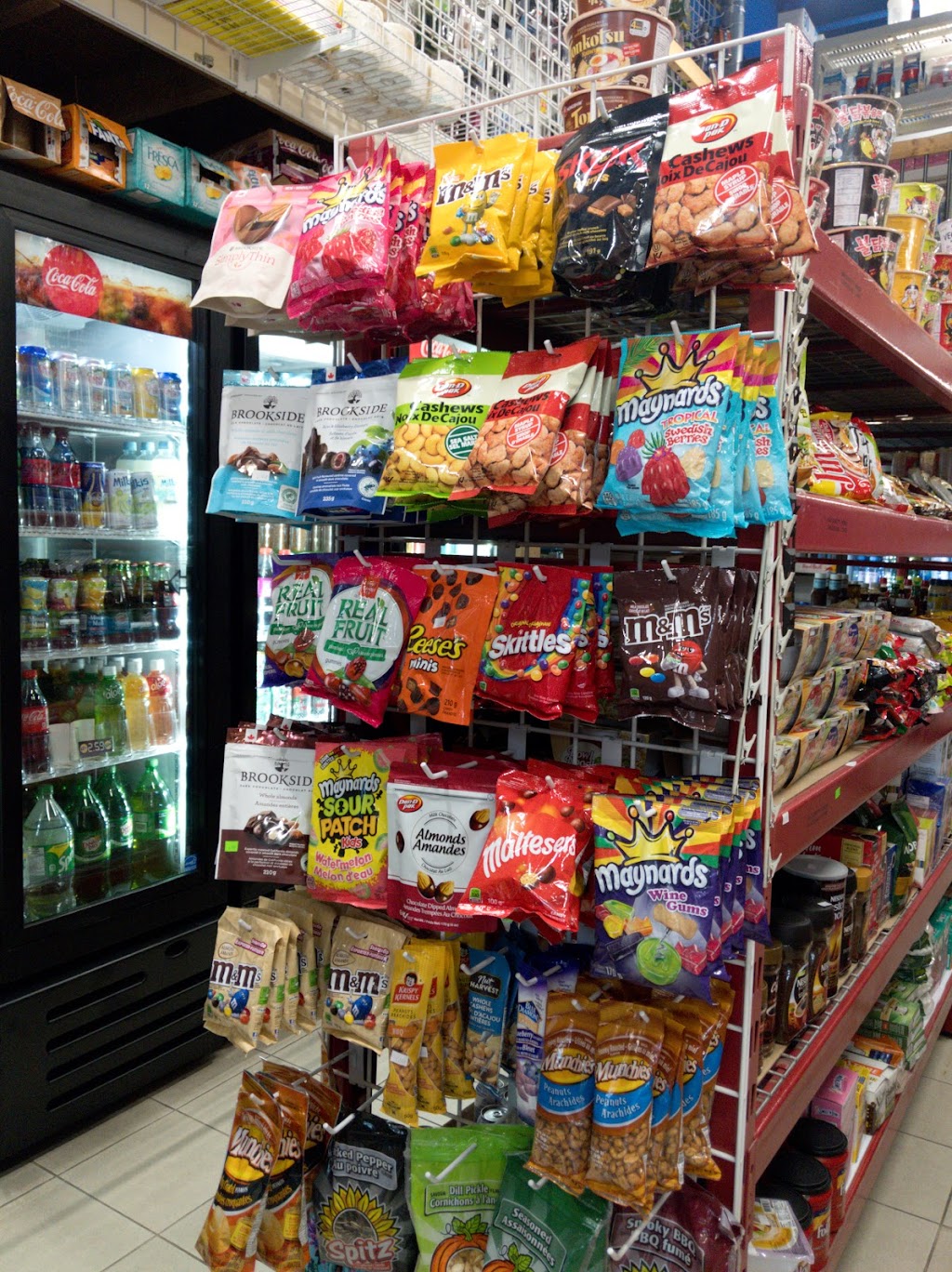 Bay Market | 82 Marine Parade Dr, Etobicoke, ON M8V 0A3, Canada | Phone: (416) 255-9099