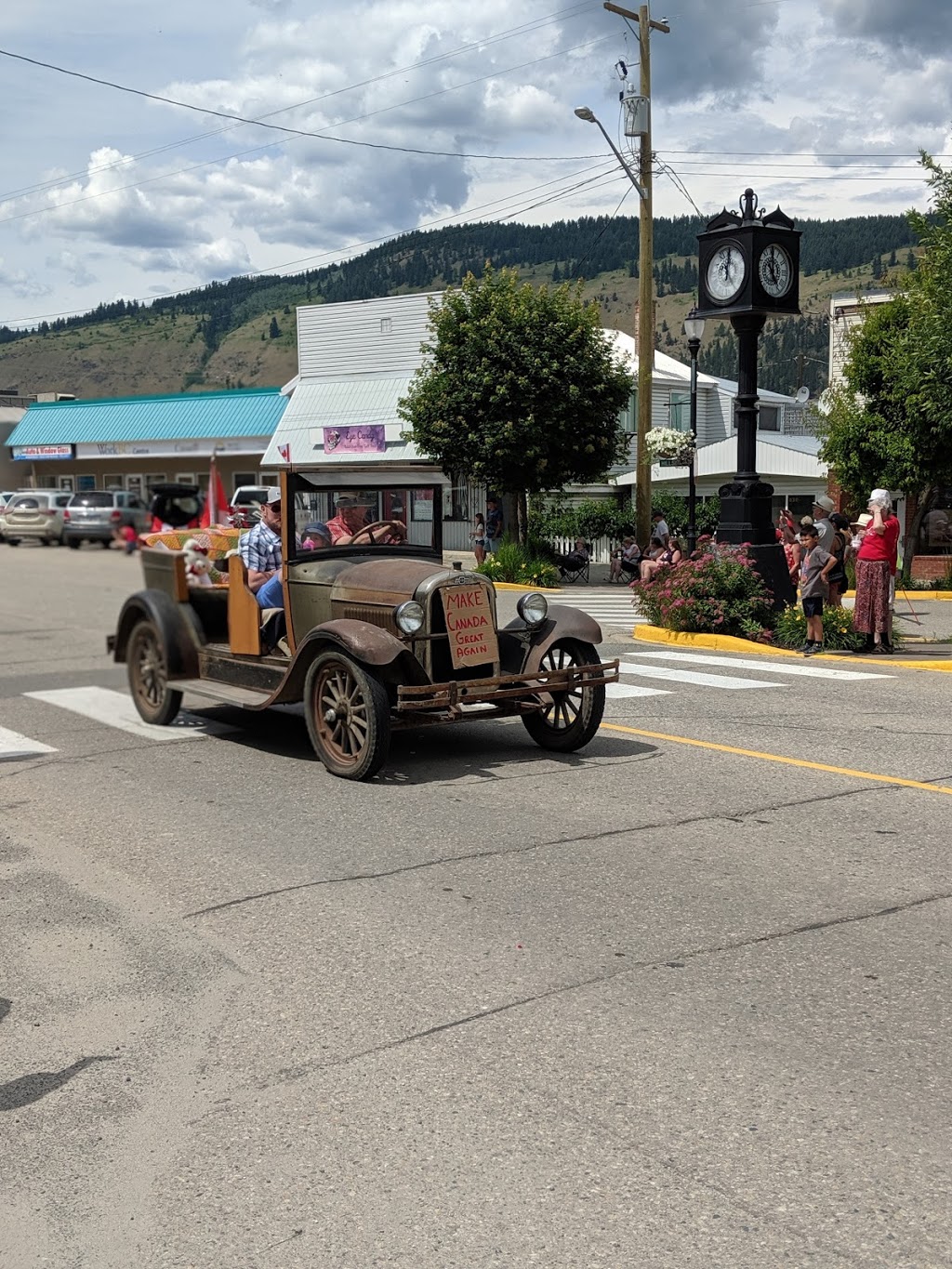 Mountain View Cafe | 833 Shuswap Ave, Chase, BC V0E 1M0, Canada | Phone: (250) 679-8921