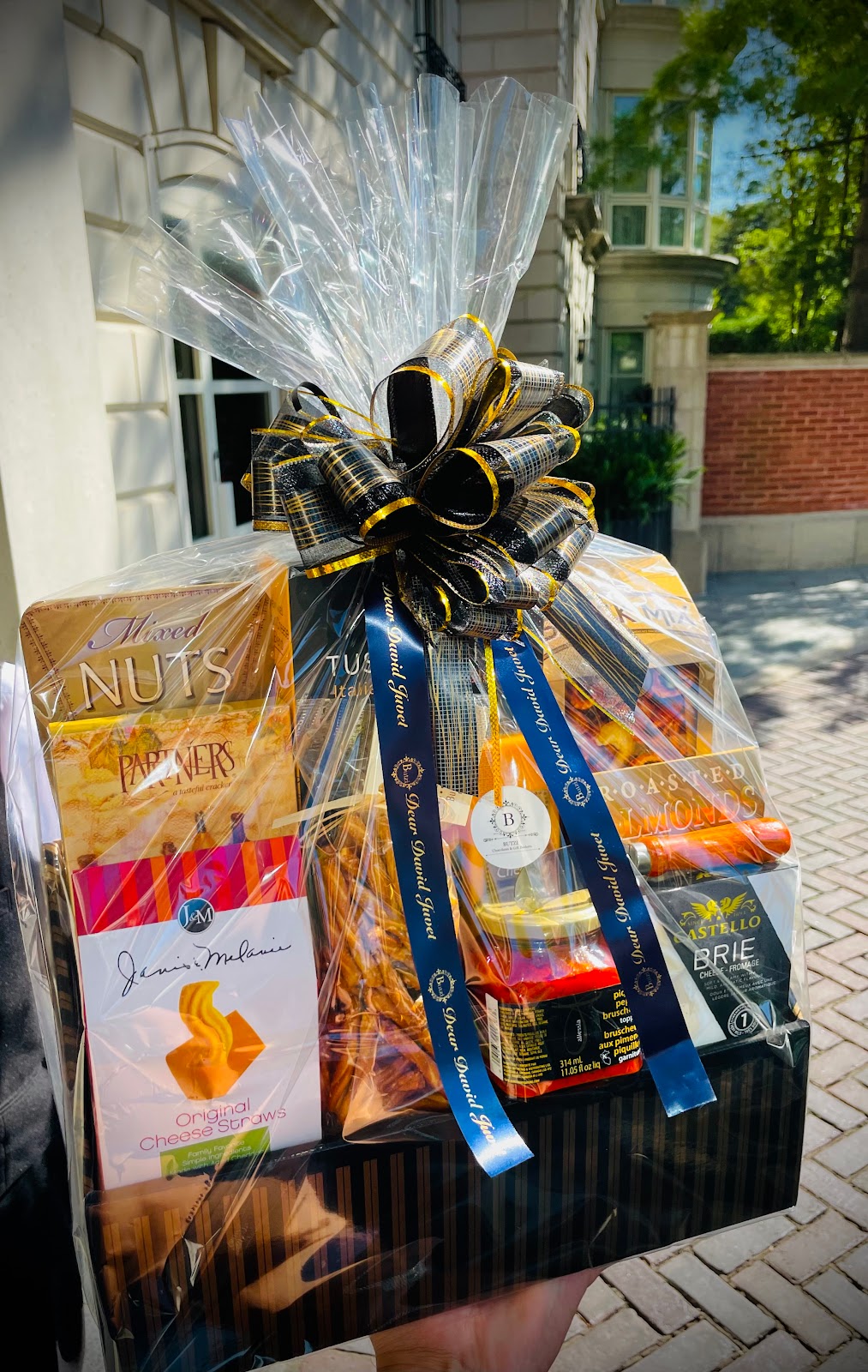 Butzi Gift Baskets Toronto | 1 Dundas St W Unit 2500, Toronto, ON M5G 1Z3, Canada | Phone: (647) 614-5533