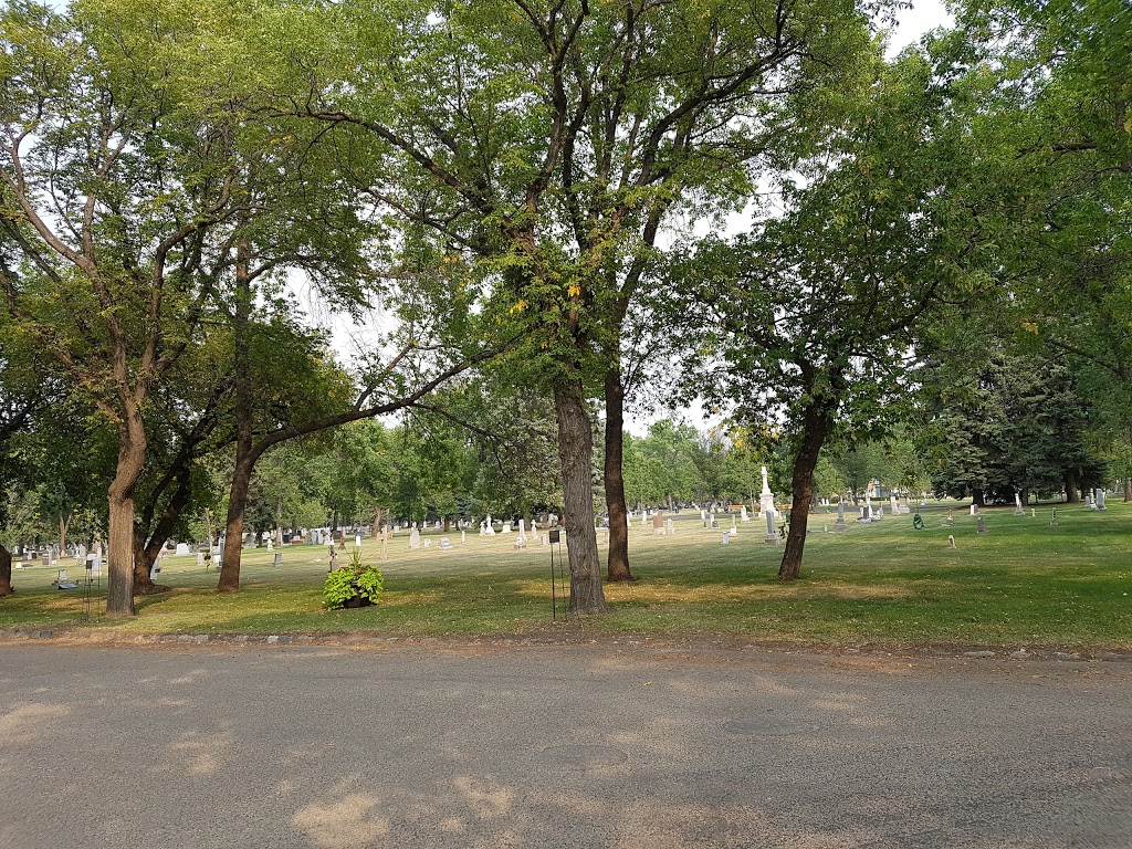 Woodlawn Cemetery | cemetery | 1502 2nd Ave N, Saskatoon, SK S7K 2G1, Canada | 3069753308 OR +1 306-975-3308
