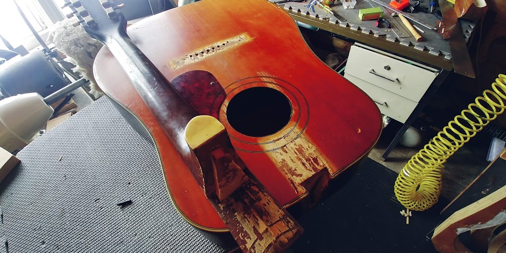 Luthier daniel authier | 695 Chemin de St Robert, Saint-Robert, QC J0G 1S0, Canada | Phone: (450) 881-1507