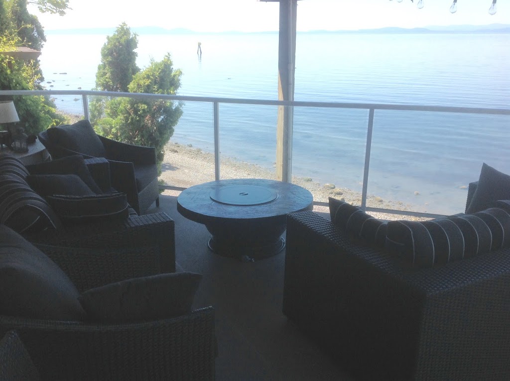 OceanStar Beachfront Bed and Breakfast | 94 Tsawwassen Beach Rd, Delta, BC V4M 2J2, Canada | Phone: (604) 341-3745