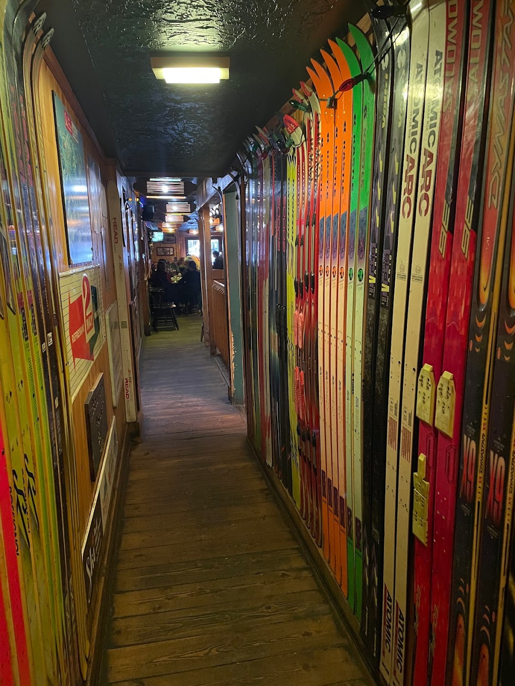 Tommys Neighbourhood Pub | 120 Banff Ave, Banff, AB T1L 1A4, Canada | Phone: (403) 762-8888