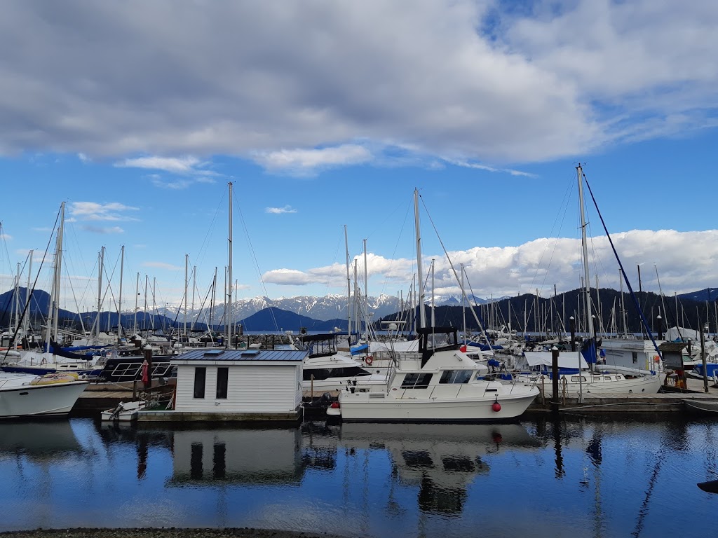 Mollys Reach Restaurant | 647 School Rd, Gibsons, BC V0N 1V0, Canada | Phone: (604) 886-9710