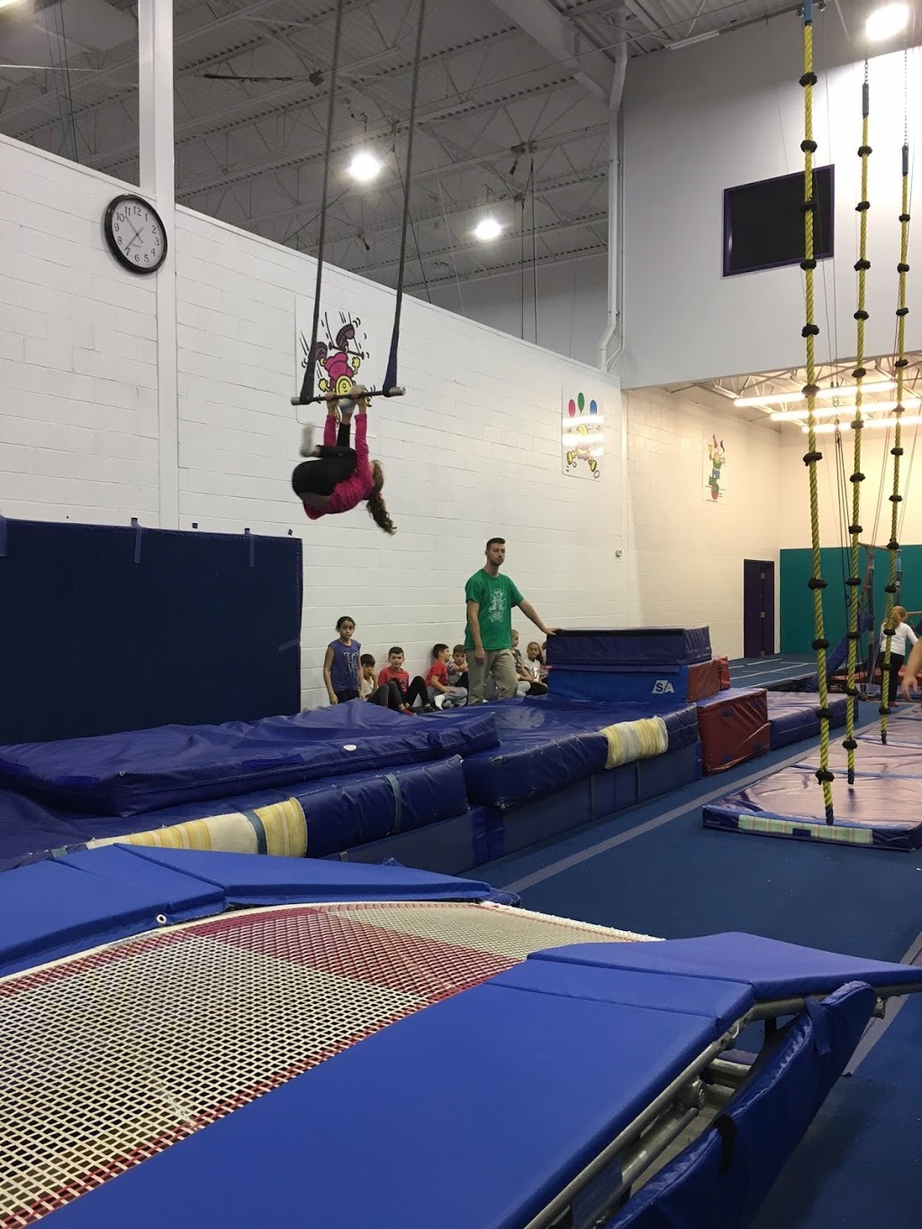 Club De Trampoline Acrosport | 1365 Boulevard Dagenais O, Laval, QC H7L 5Z9, Canada | Phone: (450) 622-0077