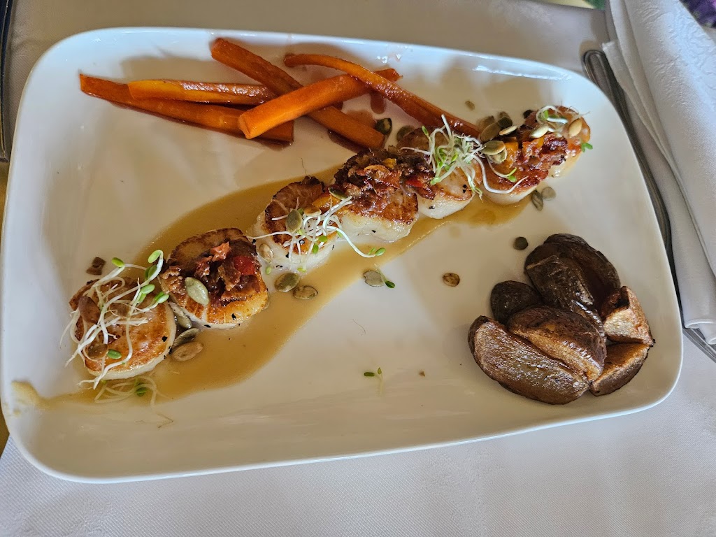 Churchills Restaurant & Lounge | 103 Shore Rd, Digby, NS B0V 1A0, Canada | Phone: (902) 245-7712