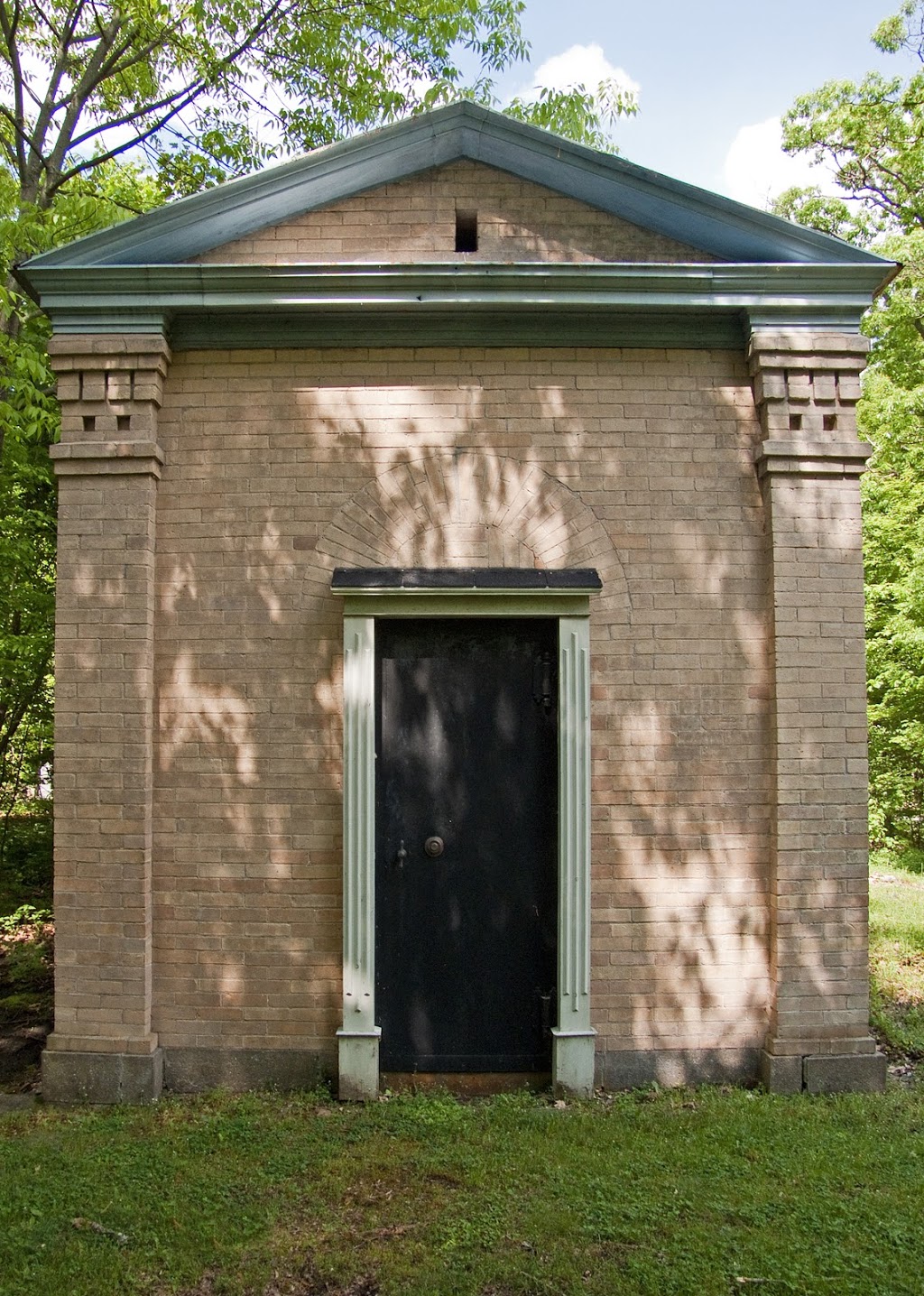 OAKLAND PET CEMETERY | 1524 2, Brockville, ON K6V 5T3, Canada | Phone: (613) 342-3858