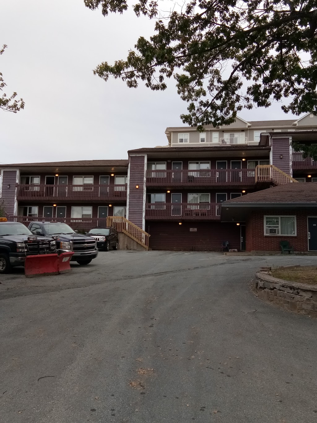 The Bluenose Inn & Suites | 636 Bedford Hwy, Halifax, NS B3M 2L8, Canada | Phone: (800) 565-2301