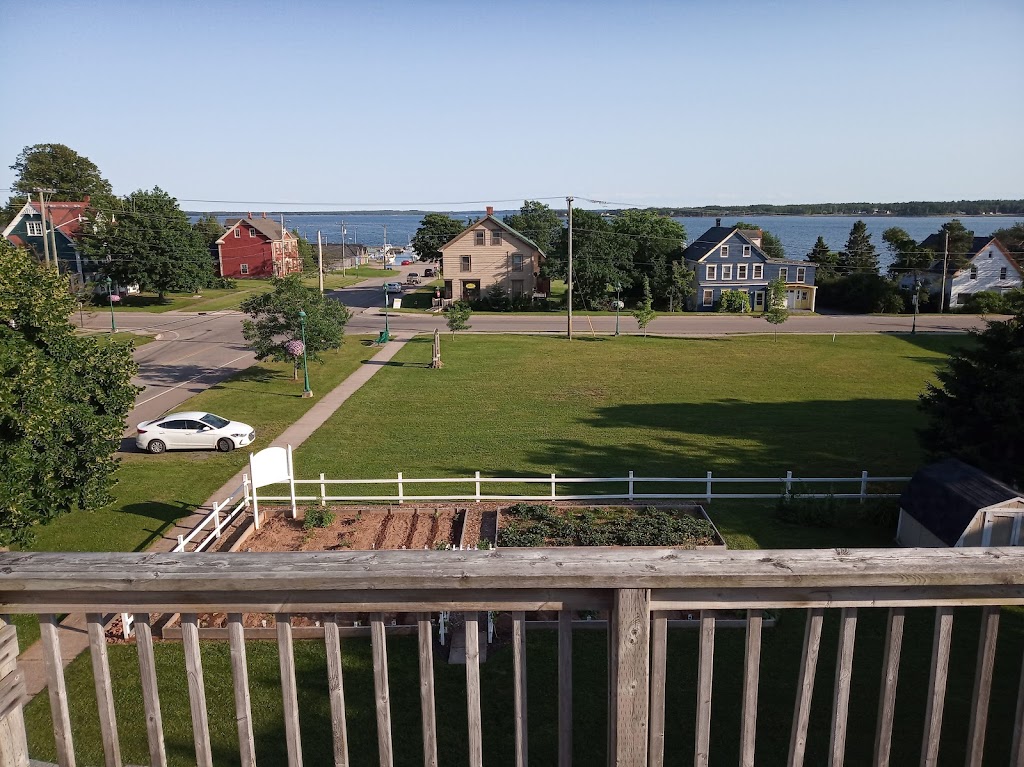 The Georgetown Inn | 62 Richmond St, Georgetown, PE C0A 1L0, Canada | Phone: (902) 652-2511