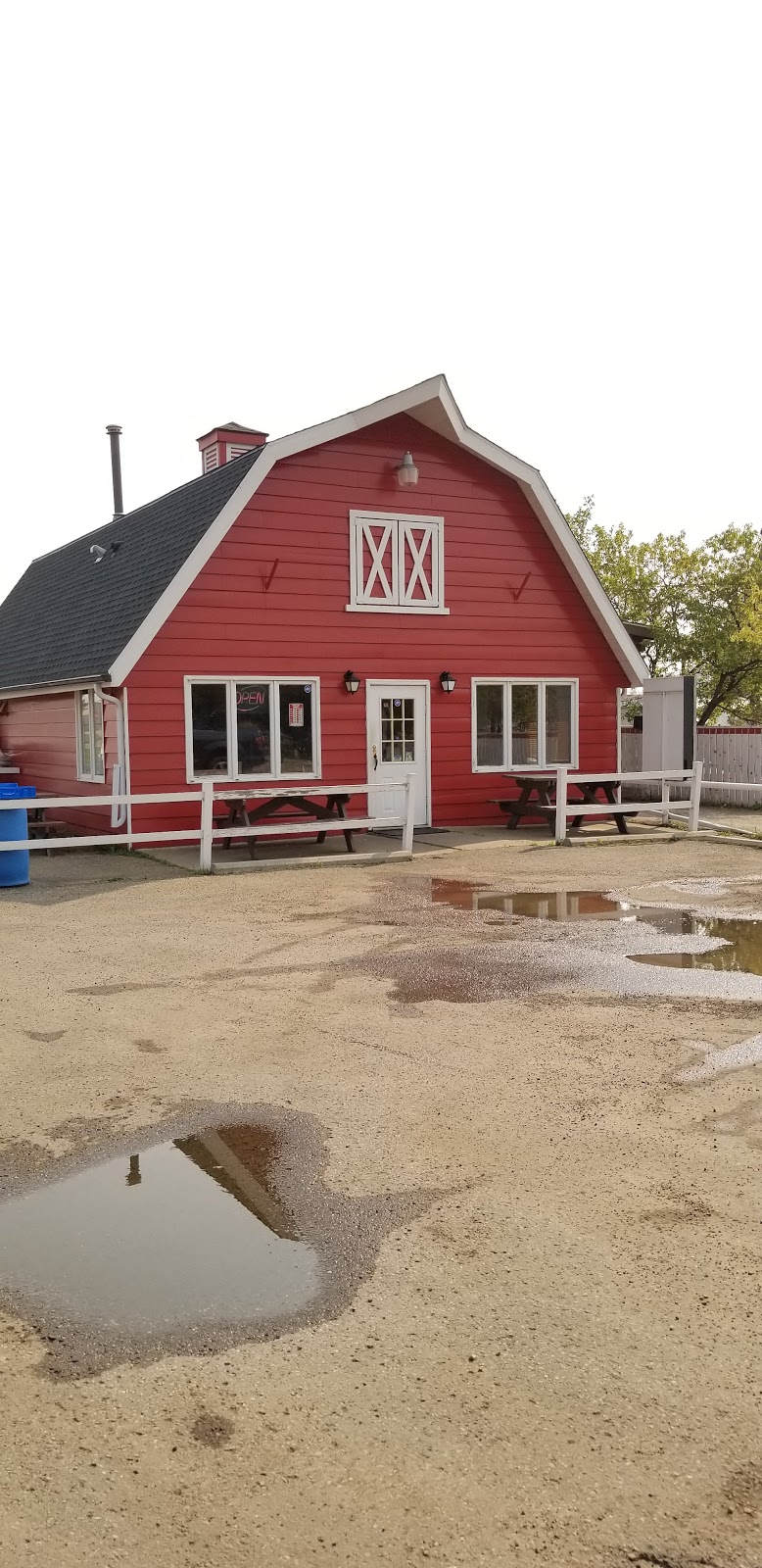 Burger Barn | 5003 47 Ave, Millet, AB T0C 1Z0, Canada | Phone: (780) 387-4776