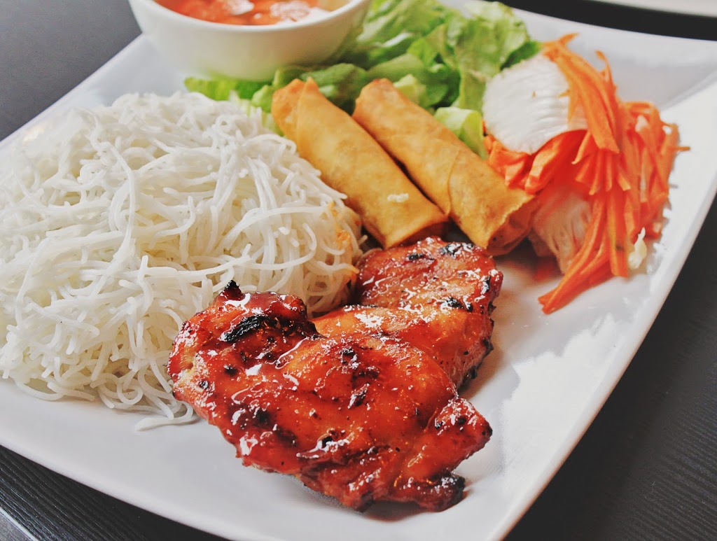 Viet Délices | 427 Boulevard Rosemont, Montréal, QC H2S 1Z2, Canada | Phone: (514) 279-8882