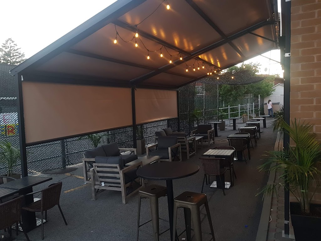 Buddies | 4235 Blvd. Samson, Laval, QC H7W 2G8, Canada | Phone: (450) 681-4111