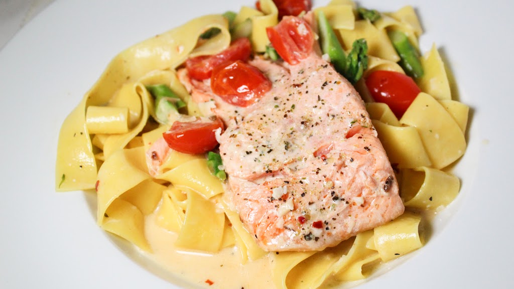 La Sala Restaurant | 1975A Queen St E, Toronto, ON M4L 1J1, Canada | Phone: (416) 694-0004