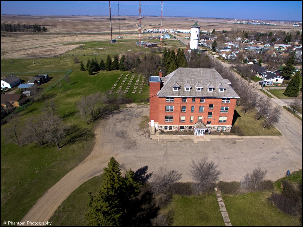 Signal Hill Arts Centre | 424 10 Ave SE, Weyburn, SK S4H 2A1, Canada | Phone: (306) 891-9921