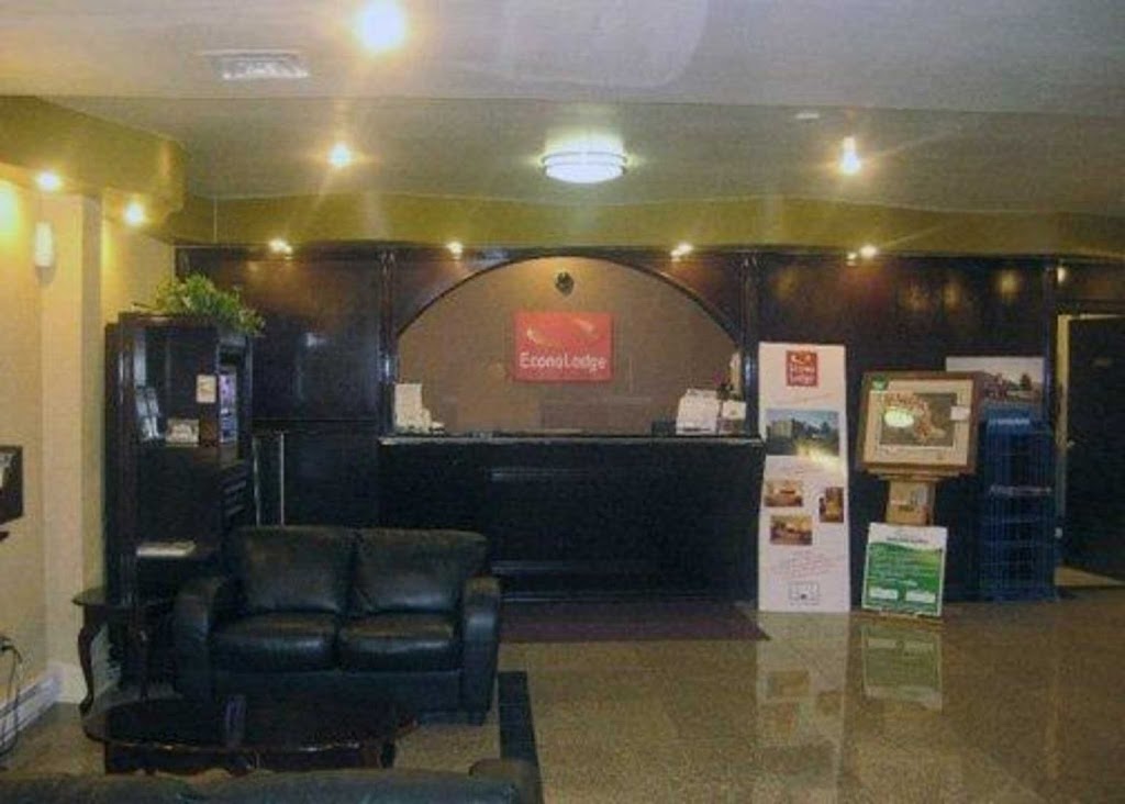 Econo Lodge | 636 York St, London, ON N5W 2S7, Canada | Phone: (519) 433-8161