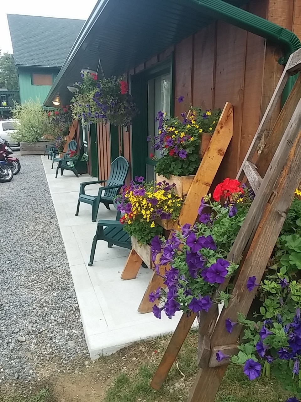 Dwight Village Motel | 2801 ON-60, Dwight, ON P0A 1H0, Canada | Phone: (705) 635-2400